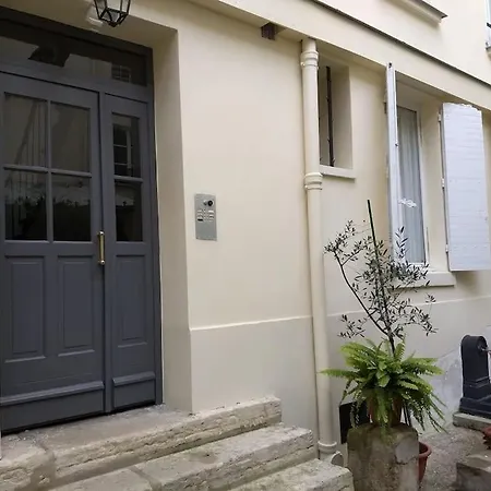 Impeccable & Typical In The Marais * Párizs