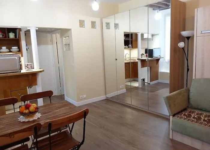 Impeccable & Typical In The Marais * פריז