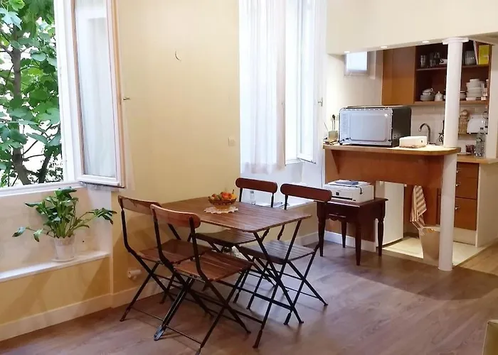 Impeccable & Typical In The Marais Апартаменты *