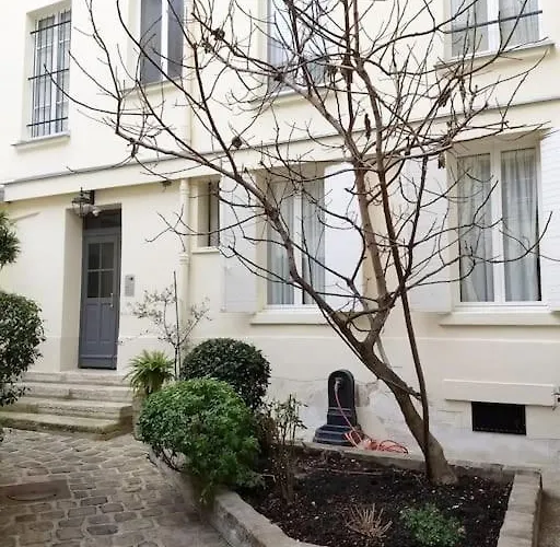 Апартаменты Impeccable & Typical In The Marais