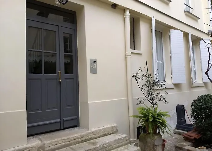 Impeccable & Typical In The Marais * Париж