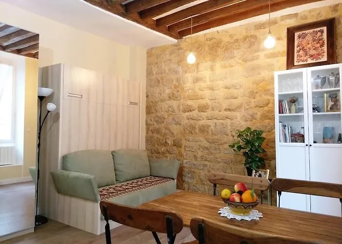 Impeccable & Typical In The Marais Апартаменты