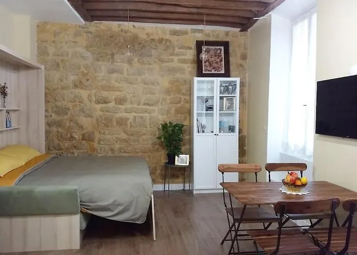 Impeccable & Typical In The Marais Daire *